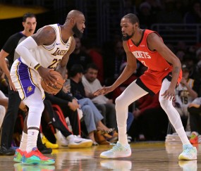 开云官方网站-赛季场均得分20+次数榜：詹姆斯23季第1 KD18季第2 乔科第5 库里7