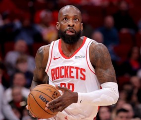 开云官方网站-常规赛收官，火箭替补狂欢！饼皇23+13，第4控卫准三双，牛顿首秀