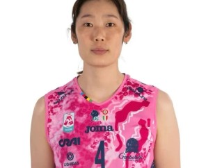 媒体爆料朱婷与科内利亚诺续约在即！网友：她在科内轻松又愉快|二传|加比|德吉纳罗|伊莎贝拉.哈克|俱乐部_新浪体育_新浪新闻