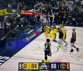 开云登录入口-詹姆斯上篮遭布朗切臂未吹罚引争议|胳膊|湖人|掘金|詹姆斯·布朗|体育赛事讨论_新浪体育_新浪新闻