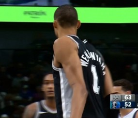 开云官方网站-又开始了！文班杀内线1打3左手拉杆上篮+两三分 连得8分打停比赛