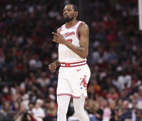 开云官方网站-斯玛特：季后赛对阵杜兰特很残酷 他是史上最伟大球员之一