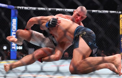 开云登录入口-送车臣狼王生涯首败！UFC328中量级冠军战：斯特里克兰爆冷夺冠